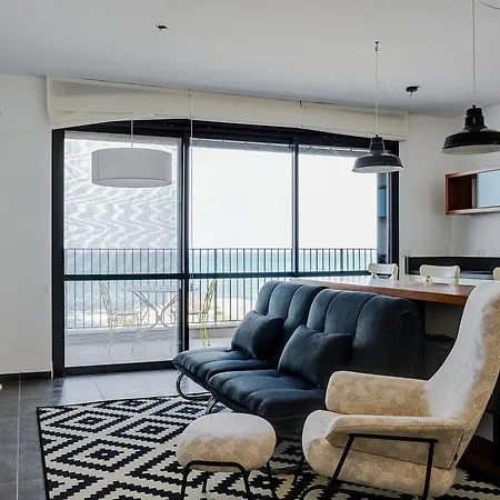 Beautiful Apartment On The First Line Of The Sea Haifa Esterno foto