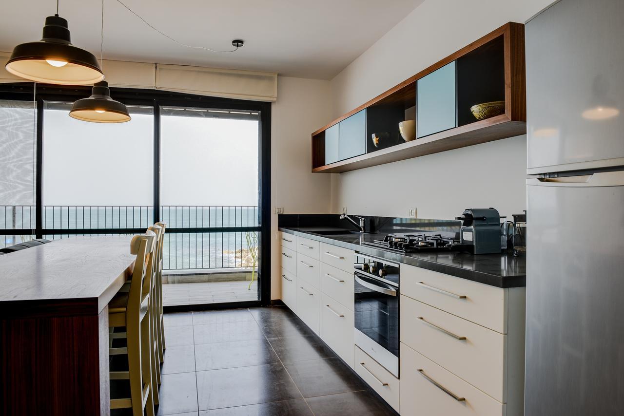 Beautiful On The First Line Of The Sea Apartment
